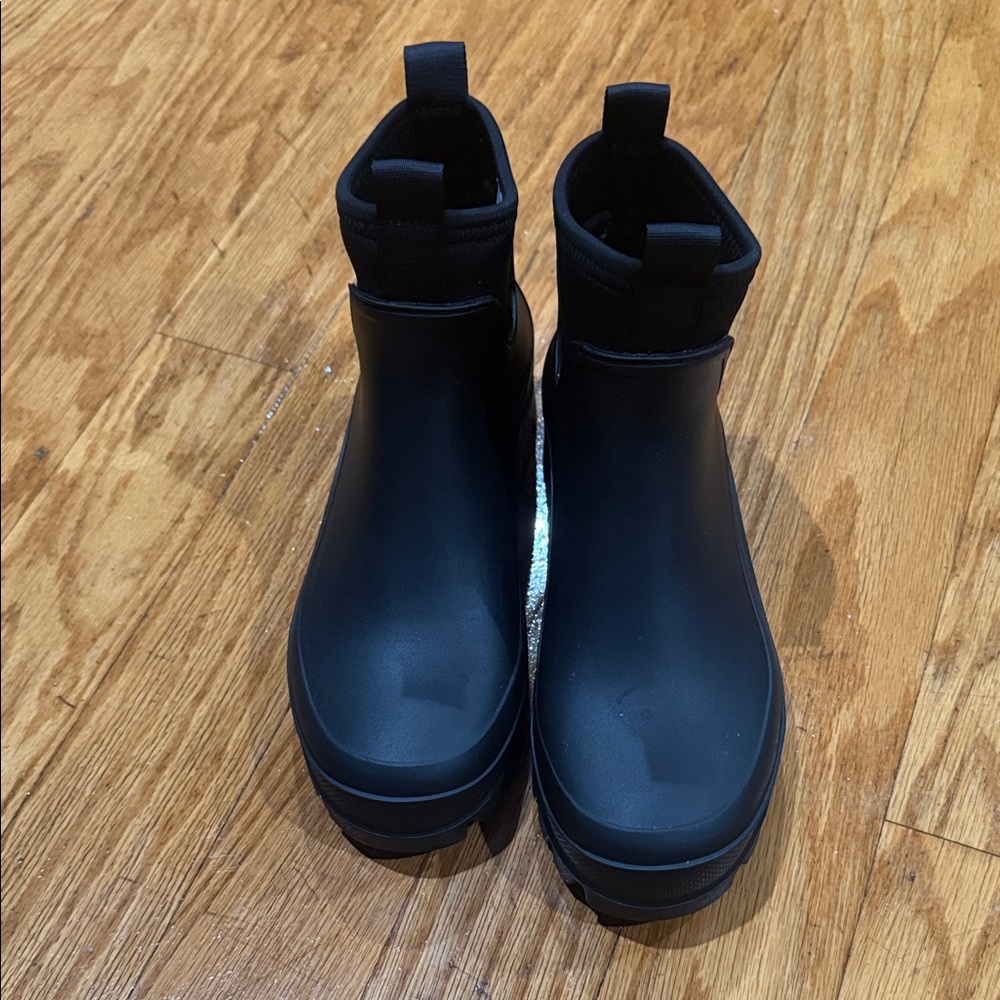 Universal Threads Black Ankle Rain Boots